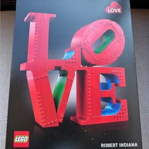 LEGO Red LOVE Sculpture Set